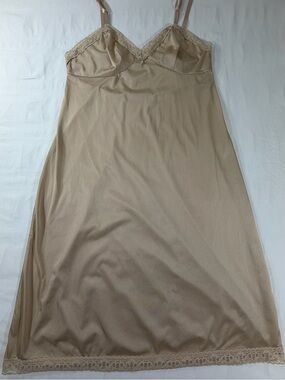 Vanity Fair Full Slip Nude Beige Lace Trim‎ Size 34 Vintage Style Nylon